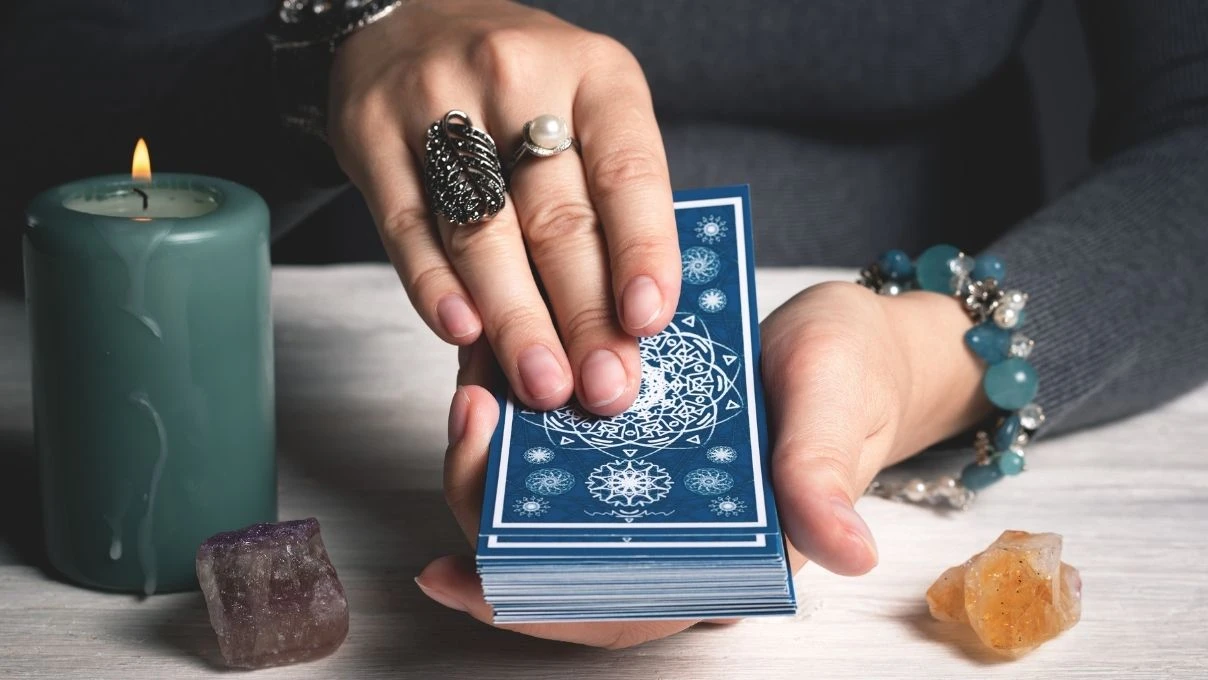 Günlük tarot kart açılımı 1 Mayıs 2026! Enerji yoğun atılımlar gerçek