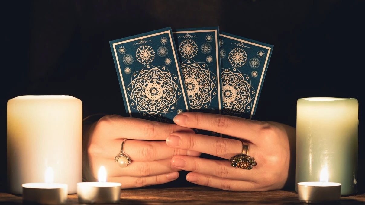 Günlük tarot kart açılımı 1 Mayıs 2026! Enerji yoğun atılımlar gerçek