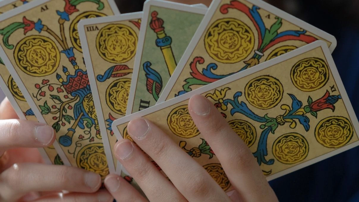 Günlük tarot kart açılımı 20 Nisan 2026! Gezegenler hizalanması olayları peş peşe getiriyor