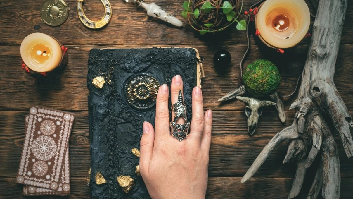 Günlük tarot kart açılımı 20 Nisan 2026! Gezegenler hizalanması olayları peş peşe getiriyor