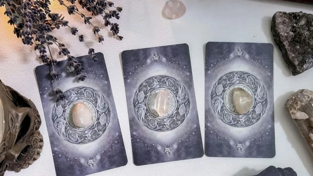 Günlük tarot kart açılımı 20 Nisan 2026! Gezegenler hizalanması olayları peş peşe getiriyor