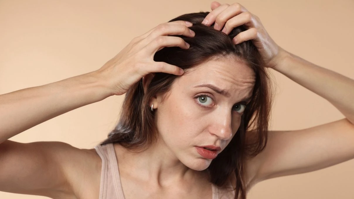 Bahar aylarında saç dökülmesi neden artar? Saç dökülmesini engelleyecek yöntemler
