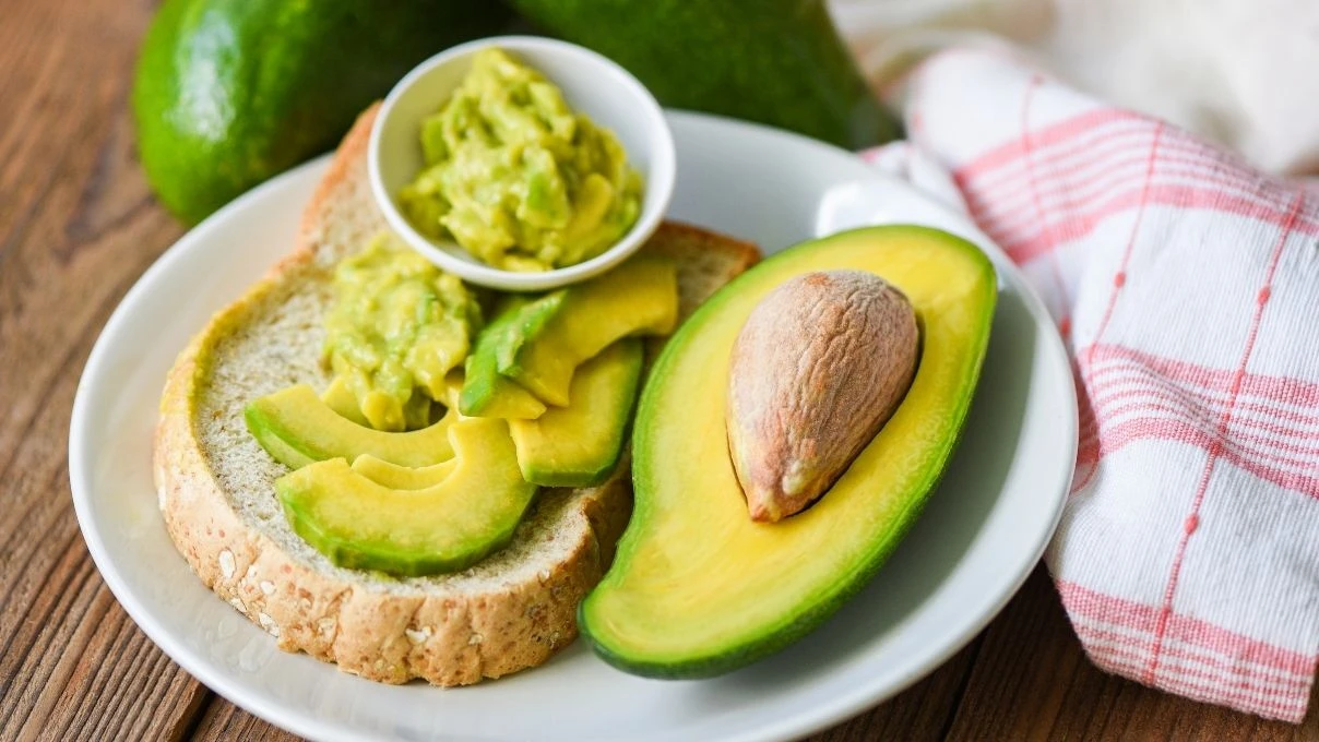 Az malzemeli sağlıklı tost tarifi! Avokadoyu hiç böyle yemediniz
