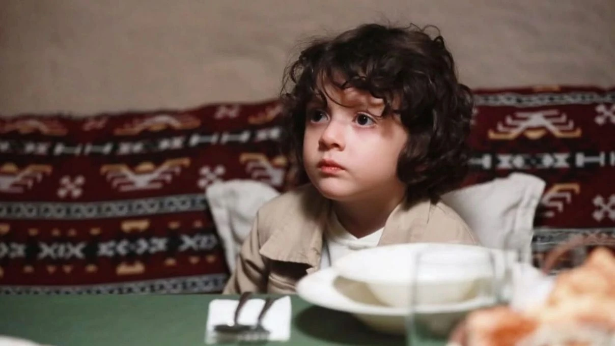 Uzak Şehir’in Cihan Deniz’i Kuzey Gezer’den set itiraf! “Oyunculuk yaparken kendimi çok mutlu hissediyorum”