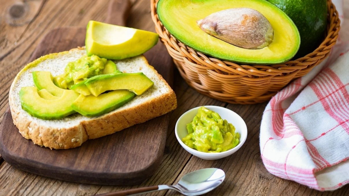 Az malzemeli sağlıklı tost tarifi! Avokadoyu hiç böyle yemediniz