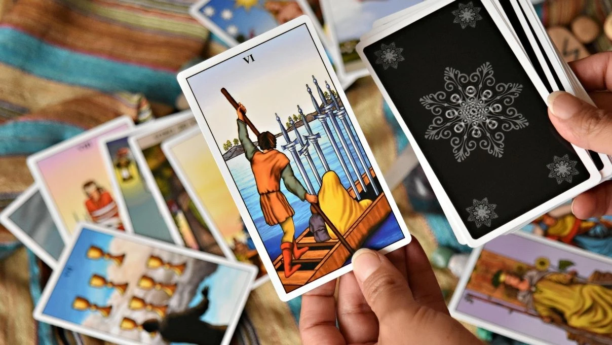 Günlük tarot kart açılımı 14 Nisan 2026! Merkür’ün gelmesiyle düşünceler eyleme dönüşüyor