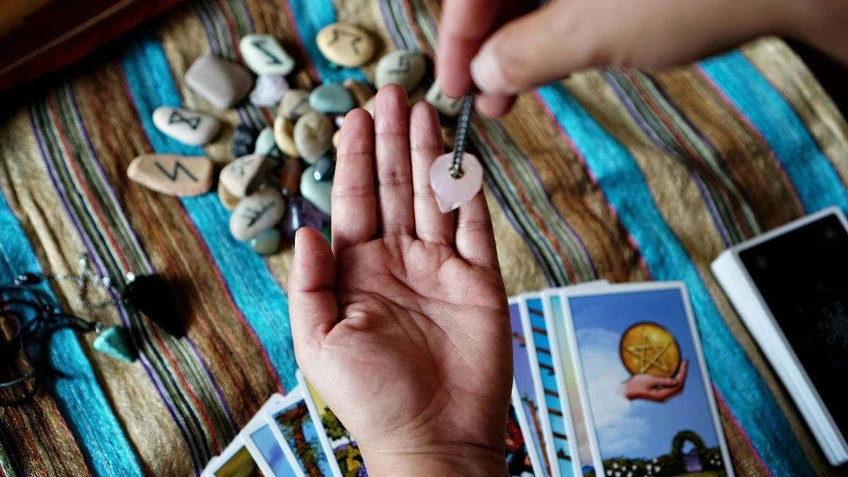 Günlük tarot kart açılımı 7 Nisan 2026! Akrep’in Ay’la buluşmasıyla cesur eylemler ön planda