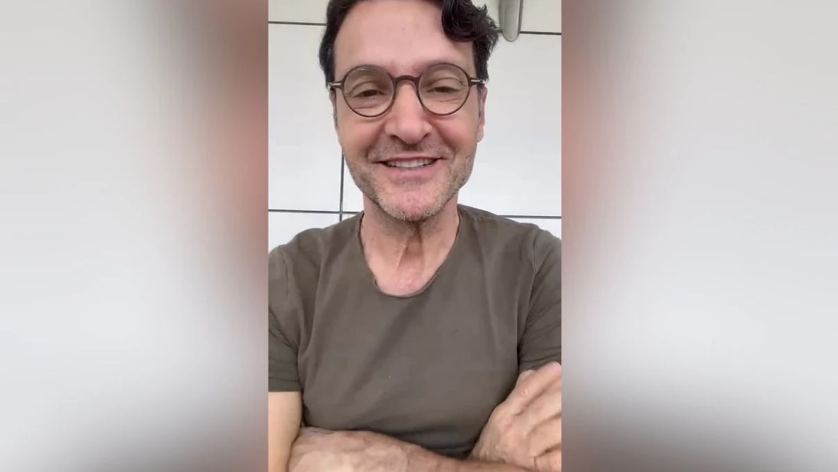 62 yaşındaki Sinan Özen genç görünümüyle dikkat çekti! Sinan Özen’den gençlik sırrı itirafı! 5 Adsiz tasarim 21