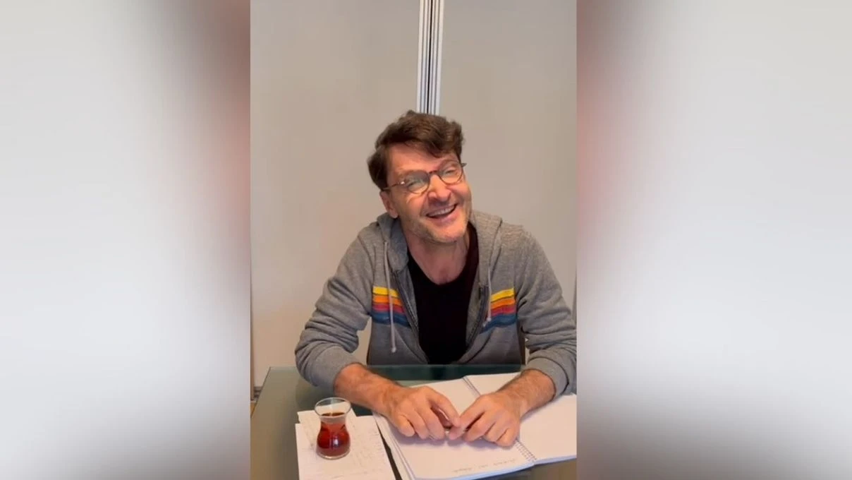 62 yaşındaki Sinan Özen genç görünümüyle dikkat çekti! Sinan Özen’den gençlik sırrı itirafı! 6 Adsiz tasarim 22