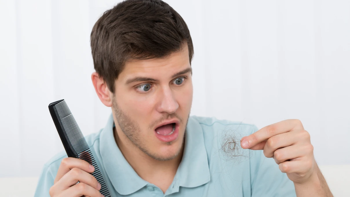 Saç dökülmesi neden olur? Herkesin merak ettiği soru 6 Asli 2026 04 01T103320.972