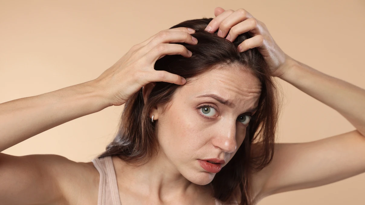 Saç dökülmesi neden olur? Herkesin merak ettiği soru 4 Asli 2026 04 01T103352.940