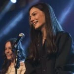 Demet Ozdemirin Esref Ruya dizisindeki sarkilari dunyaya acildi Rusya ve Kazakistan versiyonlariyla sosyal medyada viral oldu