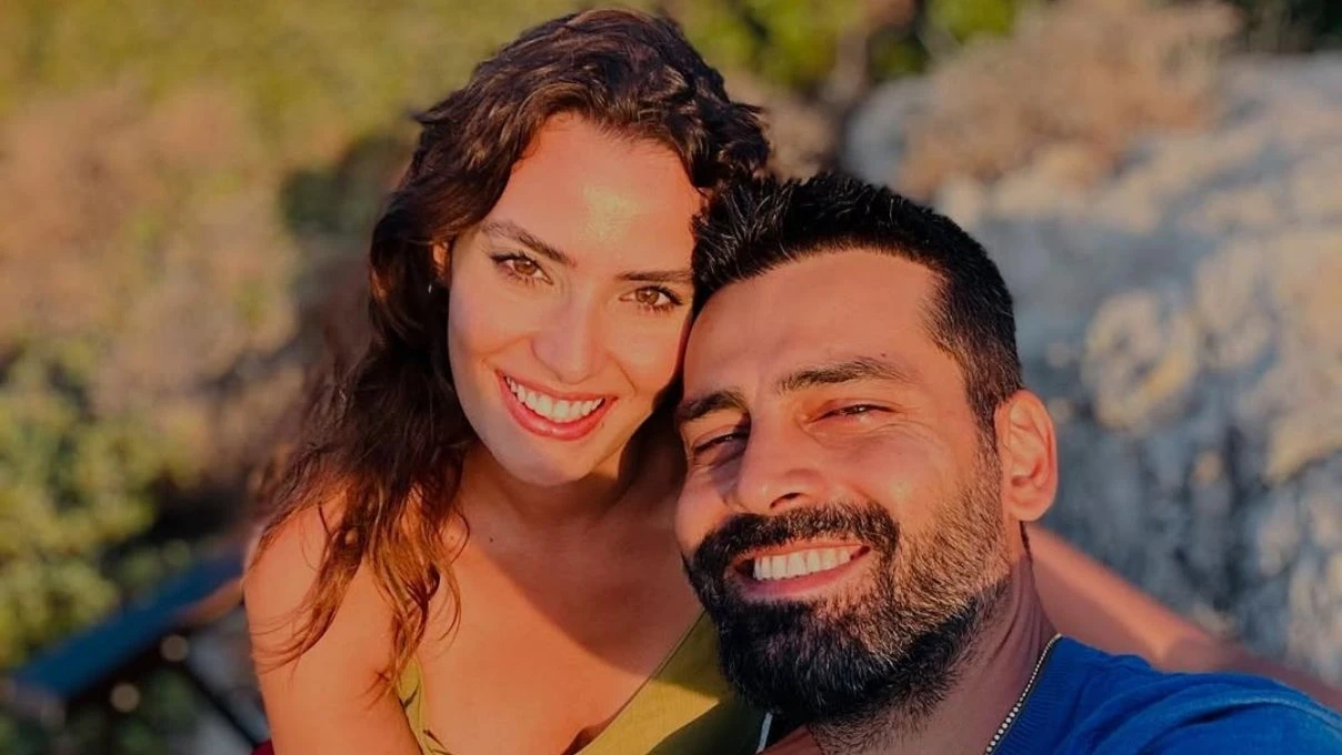 Erkan Meriç ve Yağmur Öztürk dünyaevine girdi! Dizi aşkı evlilikle taçlandı 4 Erkan Meriç ve Yağmur Öztürk dünyaevine girdi! Dizi aşkı evlilikle taçlandı