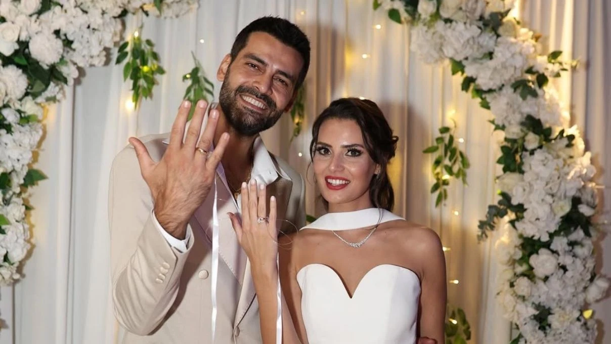 Erkan Meriç ve Yağmur Öztürk dünyaevine girdi! Dizi aşkı evlilikle taçlandı 6 Erkan Meriç ve Yağmur Öztürk dünyaevine girdi! Dizi aşkı evlilikle taçlandı