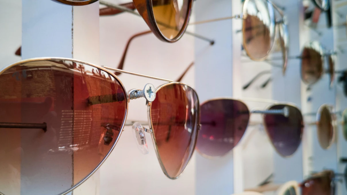 Yüz tipine göre güneş gözlüğü seçimine dikkat! 2026 yılına damga vuracak kadın güneş gözlüğü modelleri 7 Gozluk 4