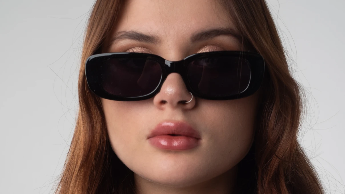 Yüz tipine göre güneş gözlüğü seçimine dikkat! 2026 yılına damga vuracak kadın güneş gözlüğü modelleri 9 Gozluk 6