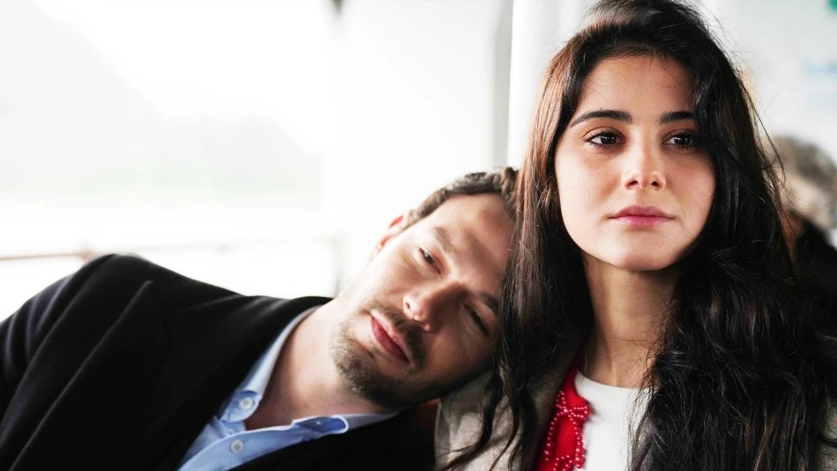 Sevdim Sensin dizisinin Dicle’si Helin Kandemir’den samimi açıklama! “Gülümseyen bir ekip görmek mutlu ediyor”