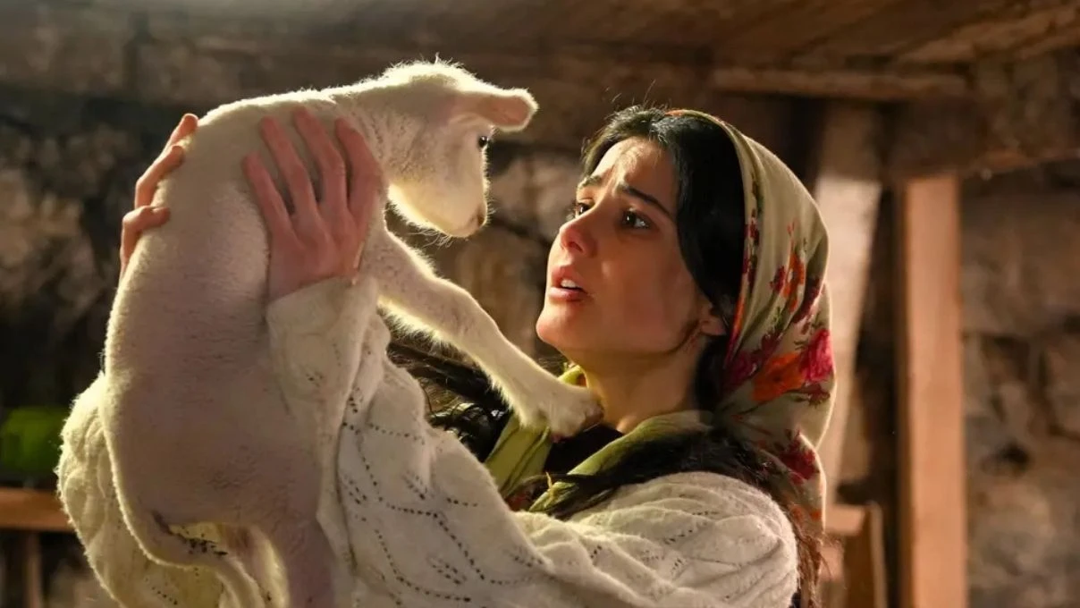 Sevdim Sensin dizisinin Dicle’si Helin Kandemir’den samimi açıklama! “Gülümseyen bir ekip görmek mutlu ediyor”