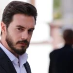 Ismail Ege Sasmaz kardesi ve babasiyla kamera karsisina gecti Onbesliler dizisinden o kareler