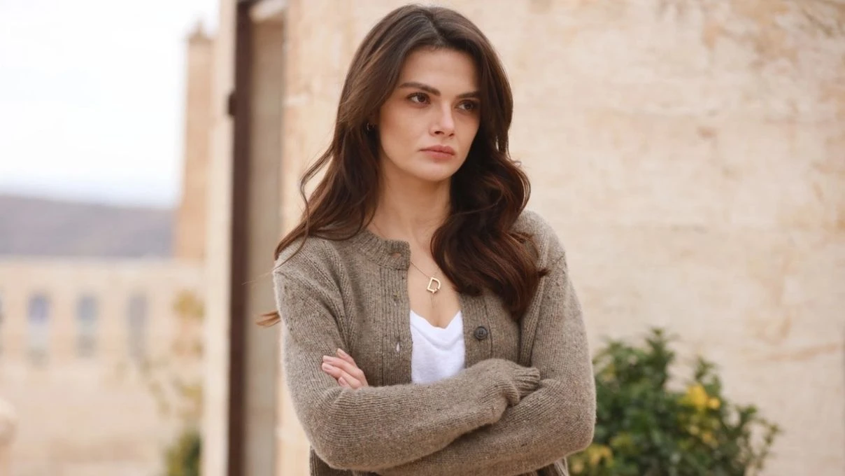 Uzak Şehir dizisinin başrolü Sinem Ünsal'dan şaşırtan hamle!