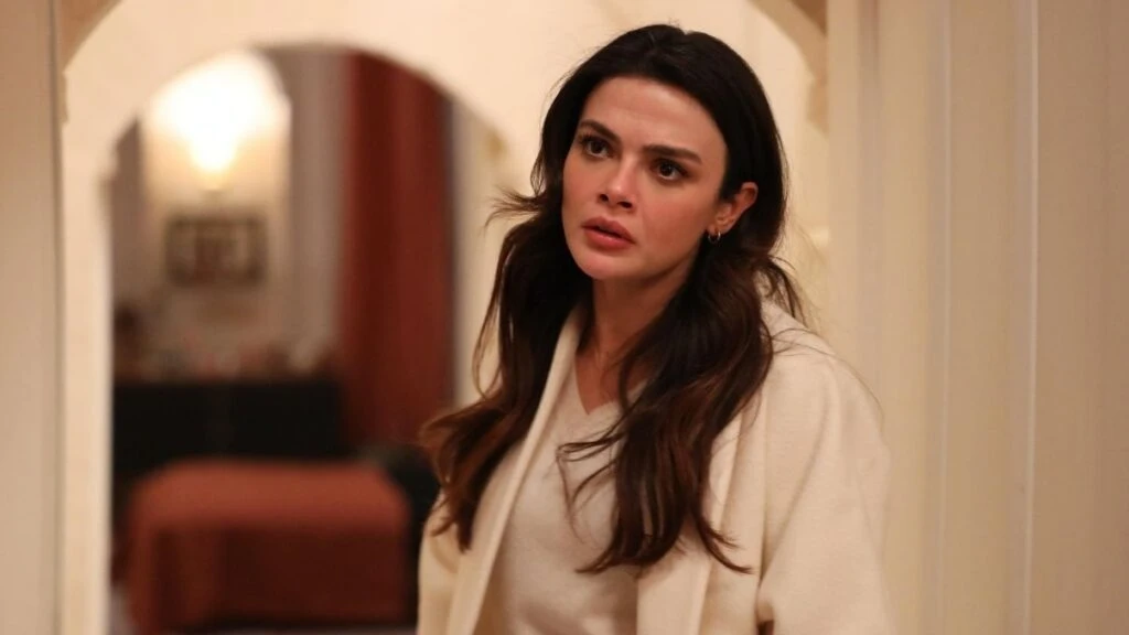 Uzak Şehir dizisinin başrolü Sinem Ünsal'dan şaşırtan hamle!