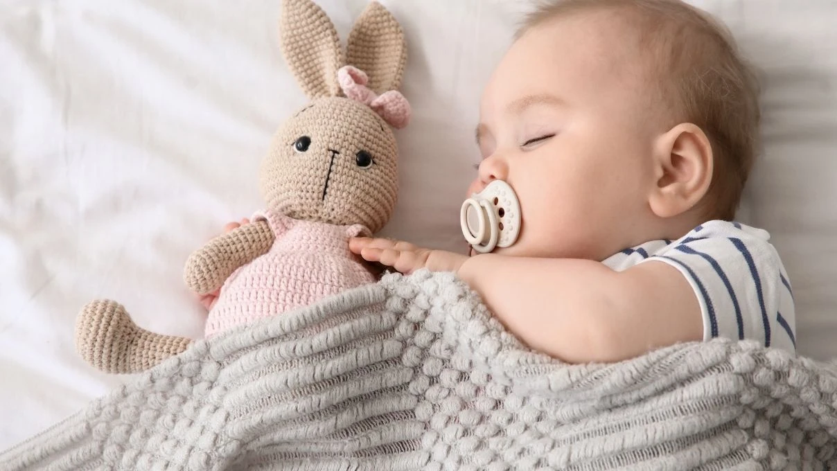 Annelerin yaptığı uyku hatası! Bebeklerin uyku düzenine dikkat