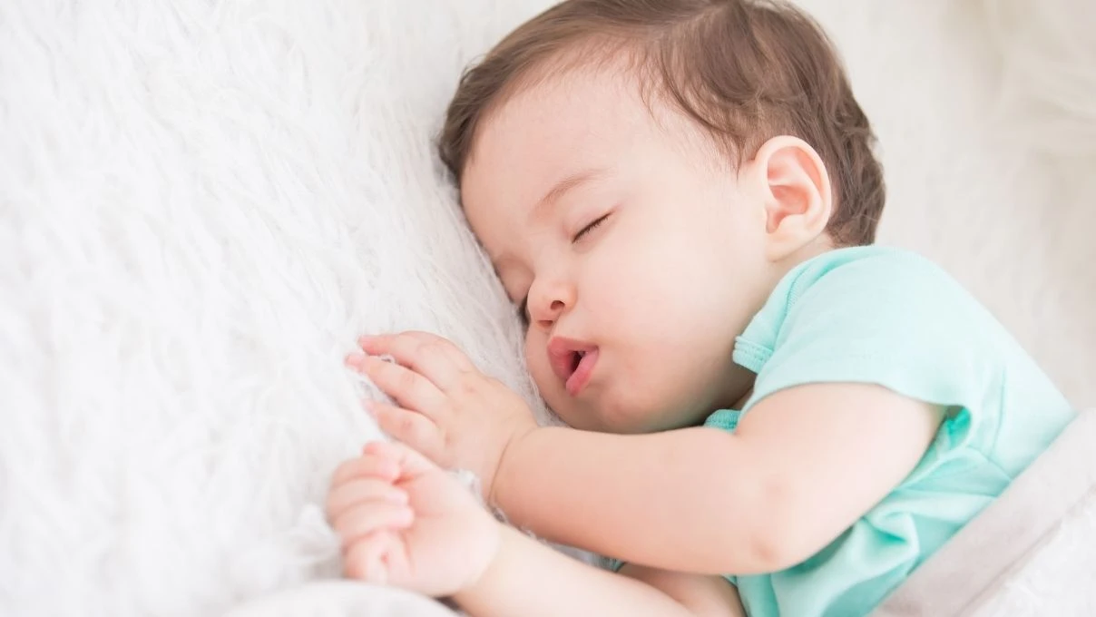 Annelerin yaptığı uyku hatası! Bebeklerin uyku düzenine dikkat