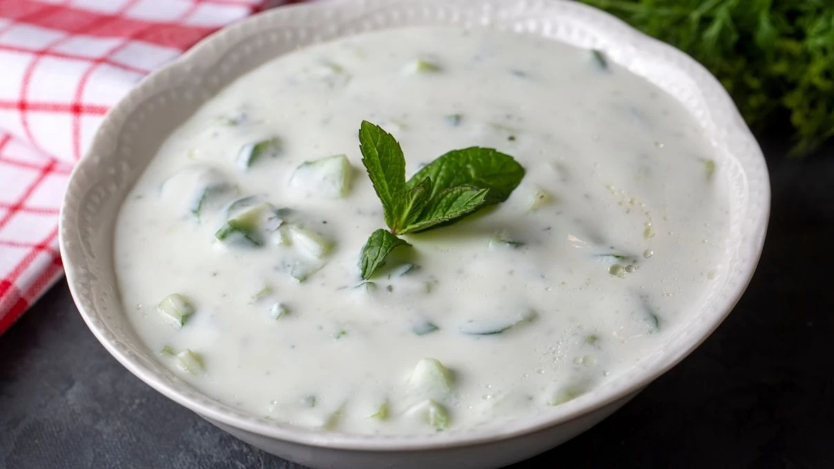 Çağla cacığı sofraların yeni yıldızı olacak! Tam mevsimiyken mutlaka deneyin 