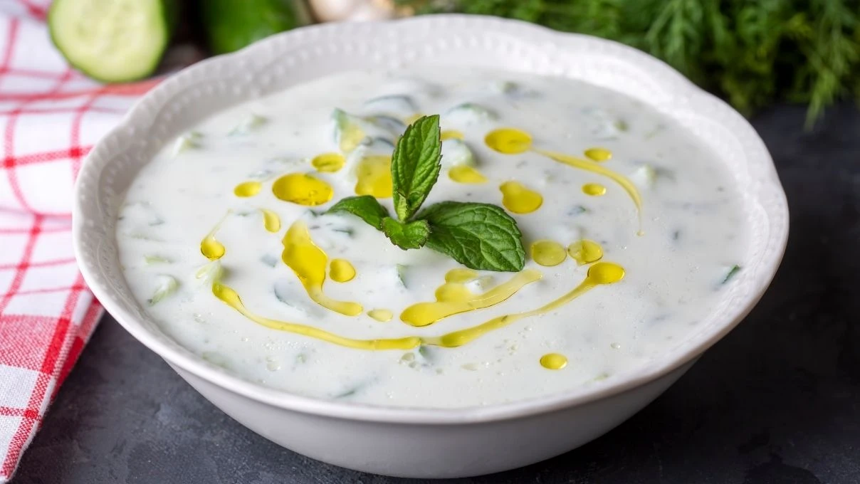 Çağla cacığı sofraların yeni yıldızı olacak! Tam mevsimiyken mutlaka deneyin 