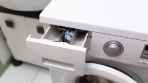 Çamaşır makinesinin deterjan gözü küflenenler dikkat!