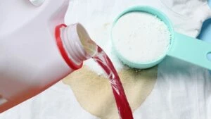 Çamaşır suyu kullanmadan leke çıkarmanın en etkili yolu!