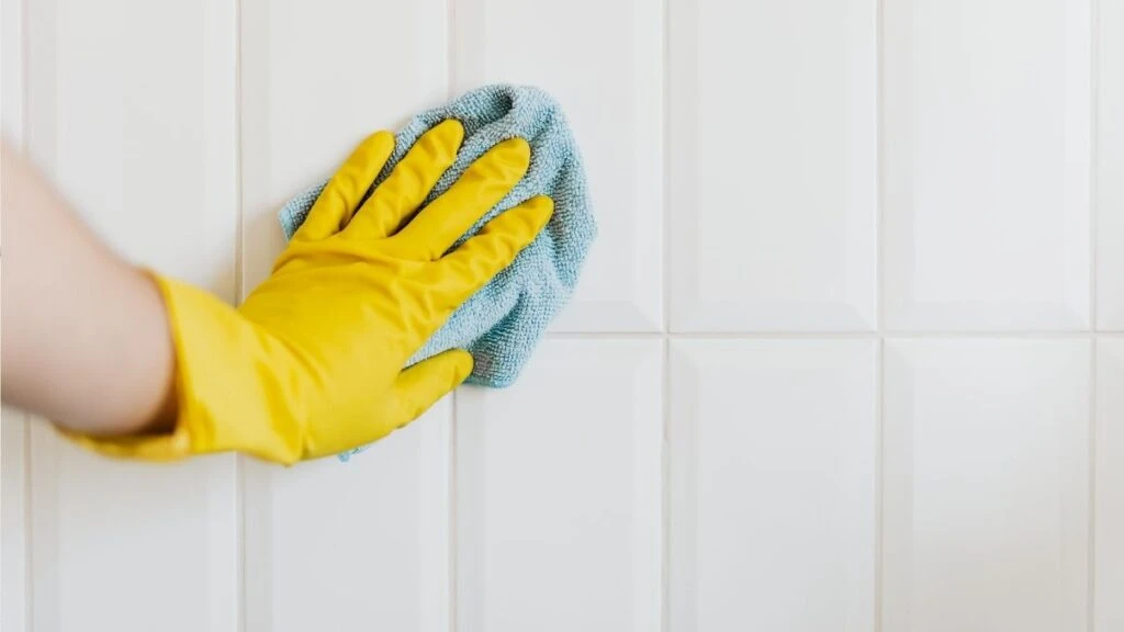 Fayans aralarındaki kararma için en etkili yöntemler 2026!