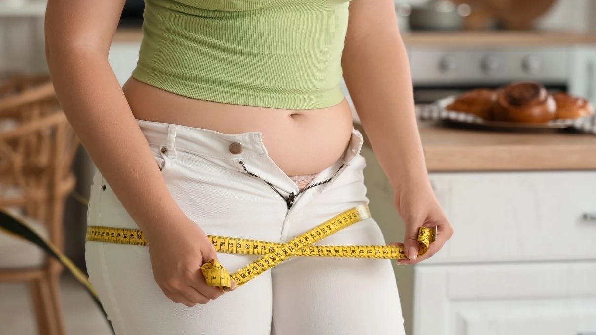 Tek hareketle hem basen hem göbek eritin! Günde 100 defa