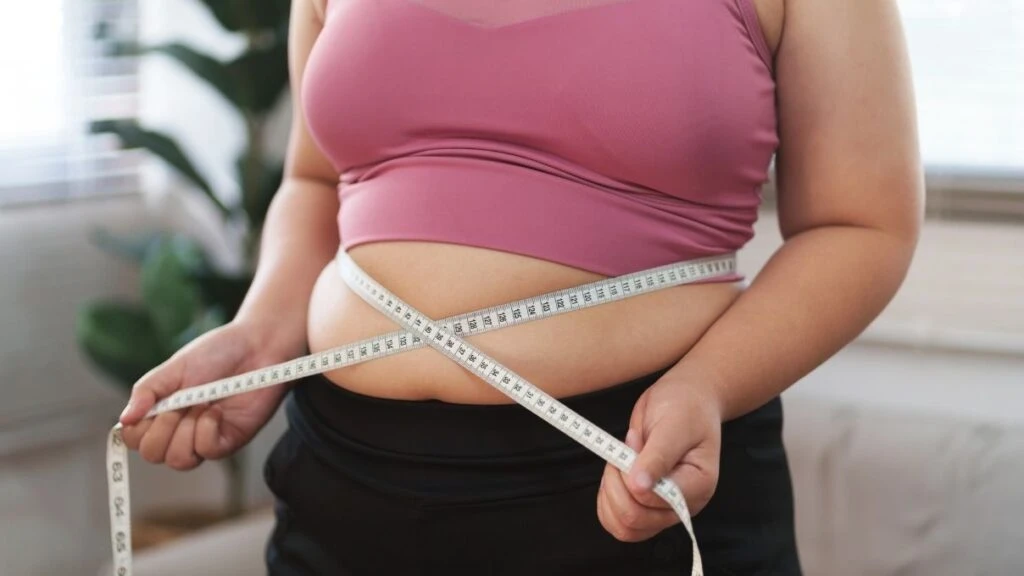 Tek hareketle hem basen hem göbek eritin! Günde 100 defa