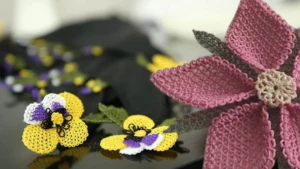 İğne oyasından çiçek sanatı!