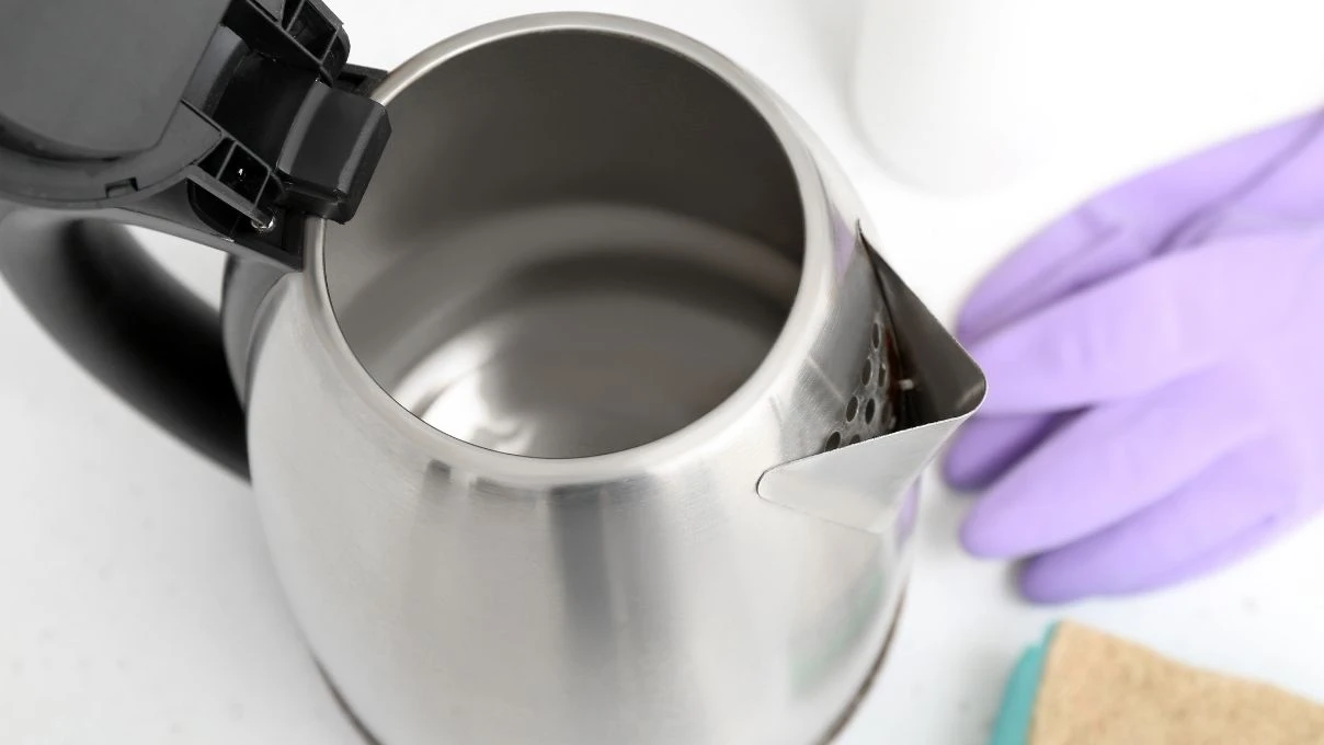 Kireci her yerden silin! Çaydanlıktan pencereye musluklara kadar pasparlak olacak