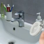 Banyo ve tuvalette tek bir kireç damlası bırakmayan formül! Kimyasala gerek yok