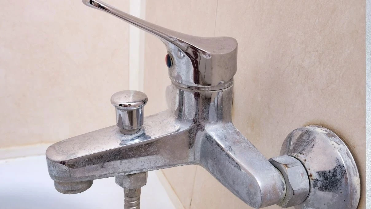 Banyo ve tuvalette tek bir kireç damlası bırakmayan formül! Kimyasala gerek yok 4 Banyo ve tuvalette tek bir kireç damlası bırakmayan formül! Kimyasala gerek yok