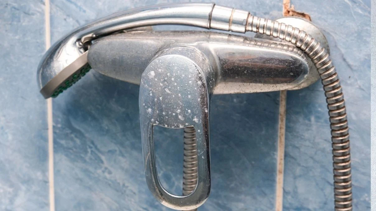 Banyo ve tuvalette tek bir kireç damlası bırakmayan formül! Kimyasala gerek yok 5 Banyo ve tuvalette tek bir kireç damlası bırakmayan formül! Kimyasala gerek yok