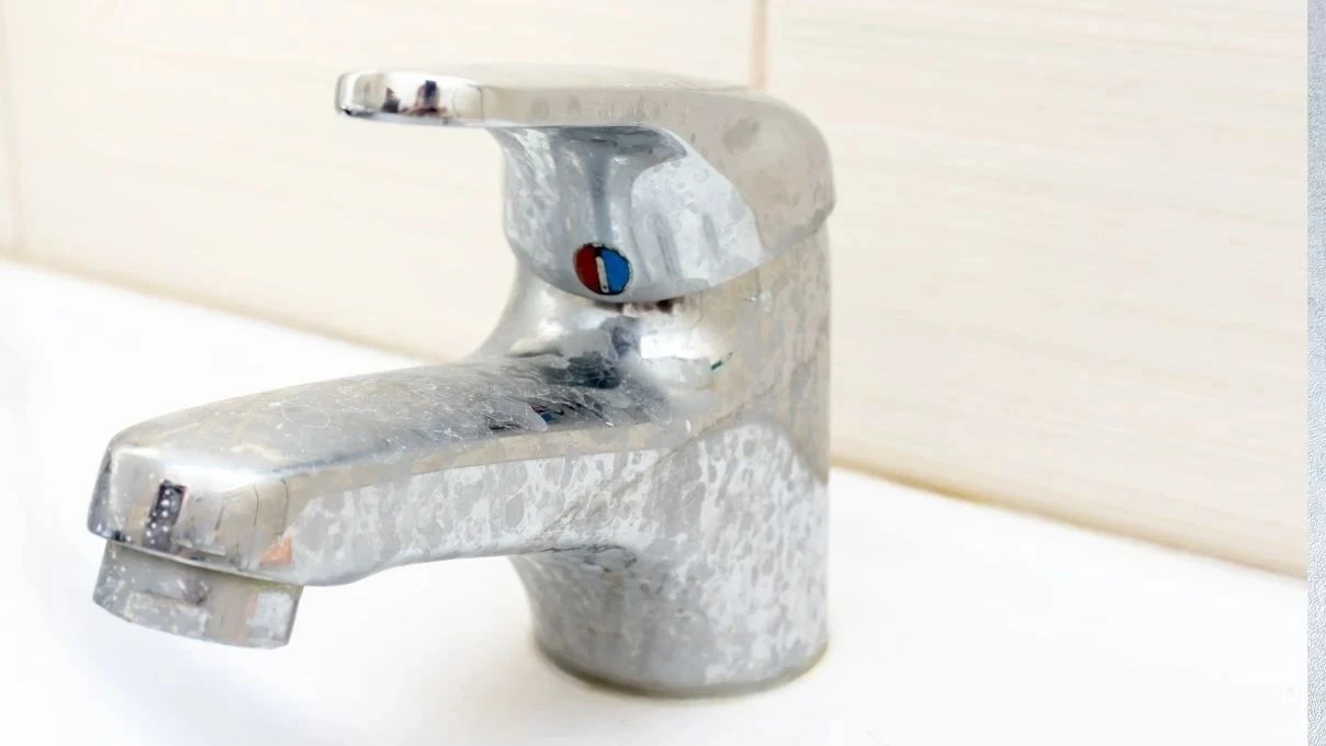 Banyo ve tuvalette tek bir kireç damlası bırakmayan formül! Kimyasala gerek yok 6 Banyo ve tuvalette tek bir kireç damlası bırakmayan formül! Kimyasala gerek yok