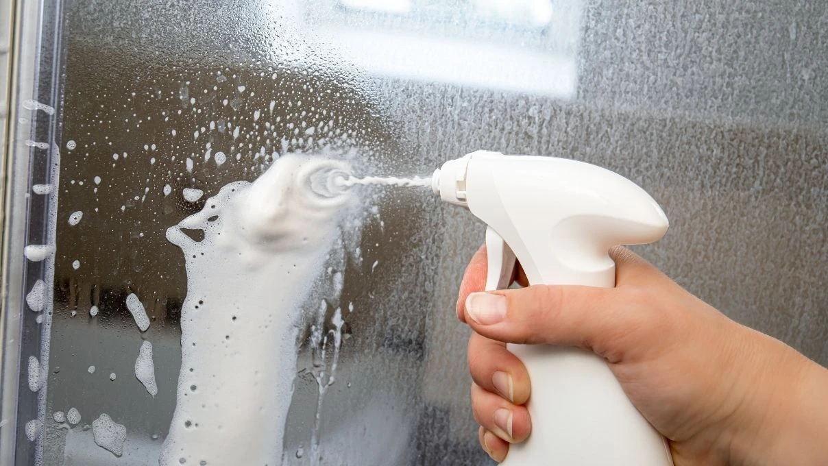 Kireci her yerden silin! Çaydanlıktan pencereye musluklara kadar pasparlak olacak