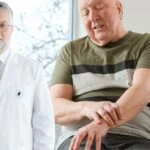 El yazınızdaki değişim Parkinson’un habercisi olabilir! Parkinson hastalığı nedir? Parkinson hastalığını belirtileri neler? İşte uzman isimden uyarılar