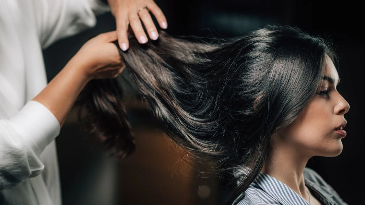 Saçlardaki elektriklenmeyi 2 kat azaltacak! Uyumadan önce sürün 5 Saçlardaki elektriklenmeyi 2 kat azaltacak! Uyumadan önce sürün