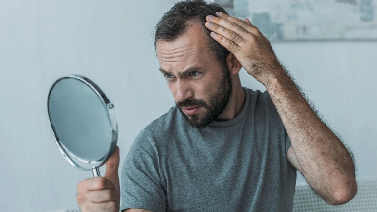 Saç diplerini güçlendirir koparak dökülmeleri azaltır! Evde denemeyi unutmayın