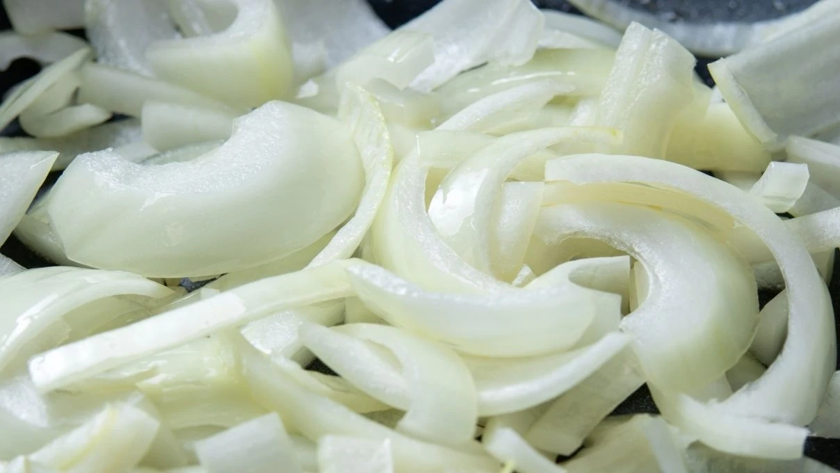 Soğan kavurmasıyla sabah kahvaltılarını şenlendirin! Mis gibi kokusu