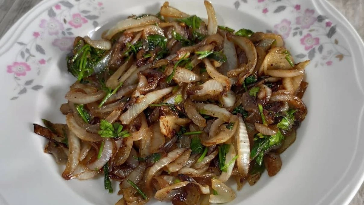 Soğan kavurmasıyla sabah kahvaltılarını şenlendirin! Mis gibi kokusu