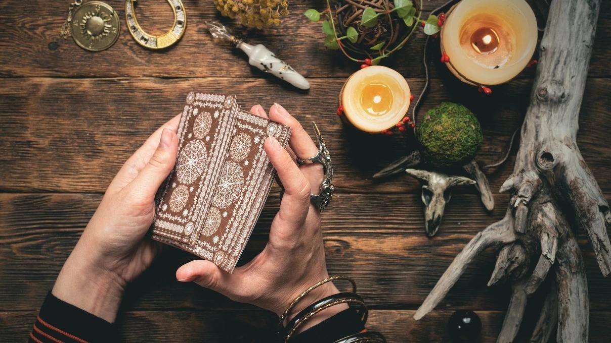 Günlük tarot kart açılımı 8 Nisan 2026! Ateş ve toprağın karışımı güçlü bir enerjiyi beraberinde getiyor