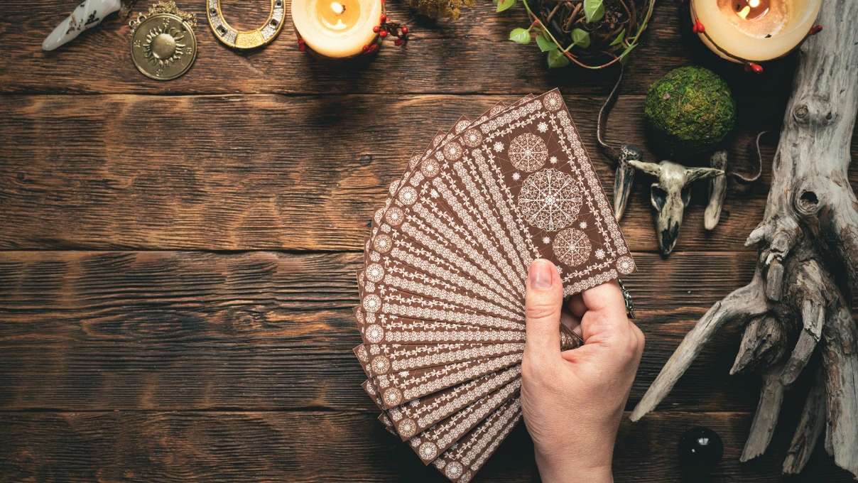 Günlük tarot yorumları 5 Nisan 2026 Pazar! Duygusal farkındalık bugün ön planda 4 tarot 1