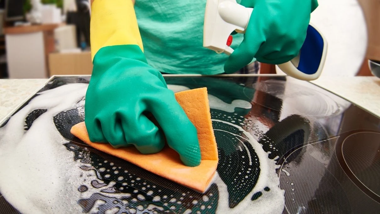 Yağ içinde kalmış ocakları çizmeden parlatan! Yeni alınmış gibi olacak