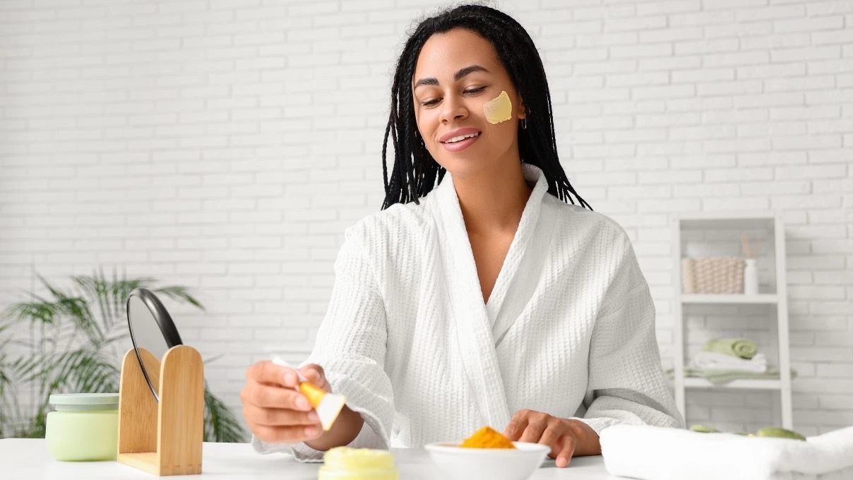 Fondöteni bıraktıran zerdeçal maskesi! Hintli gelinlerin düğün öncesi yaptığı bin yıllık karışım